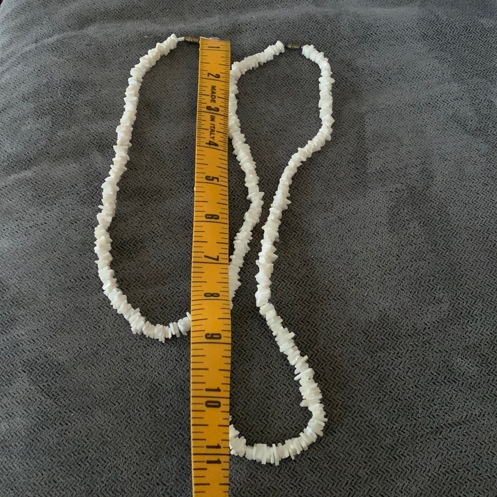 2 shell necklaces - Picture 2 of 7